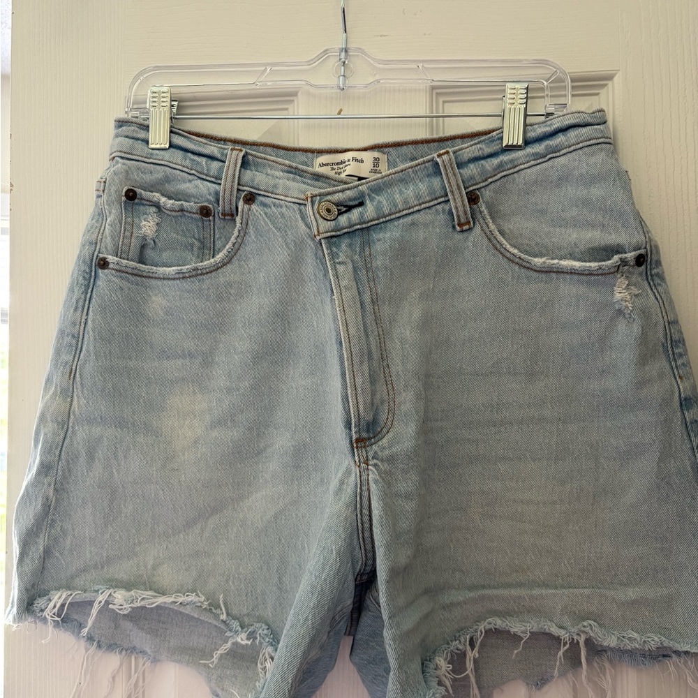 Abercrombie & Fitch Light Wash Dad Jean Shorts, Curve Love